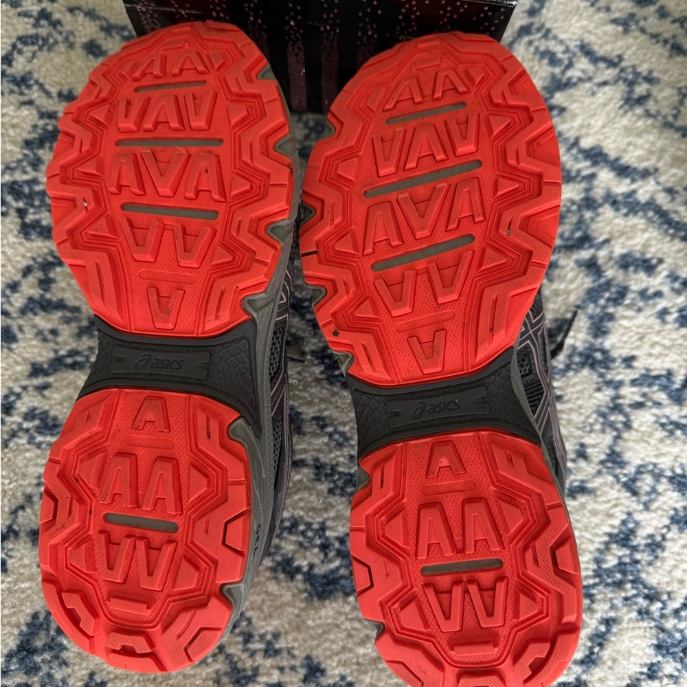 Women’s ASICS - Picture 5 of 5